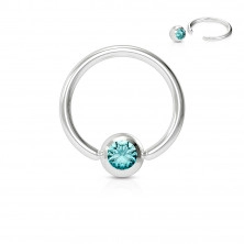 Piercing izrađen od nehrđajućeg čelika - prsten s obojenim kristalima u okruglom okviru