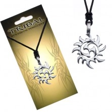 Crna ogrlica - špagica, privjesak s plemenskim simbolom, sunce