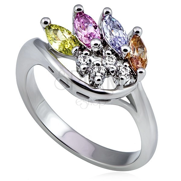 Metalni prsten srebrne boje, krunu čine prozirni i cirkoni u boji