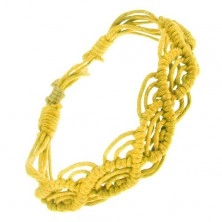 Pletena narukvica izrađena od žutih špagica, valoviti motiv