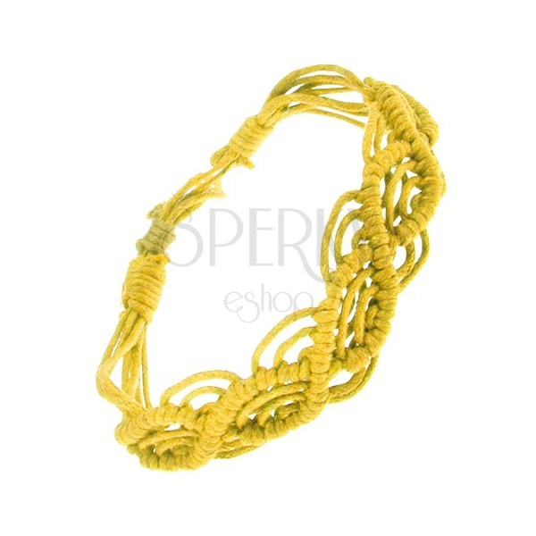 Pletena narukvica izrađena od žutih špagica, valoviti motiv