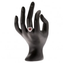 Prsten izrađen od srebra čistoće 925 - crveni kamen u obliku srca, obrub ukrašen cirkonima
