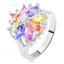 Sjajni prsten srebrne boje, šareni cvijet s brušenim kamenčićima