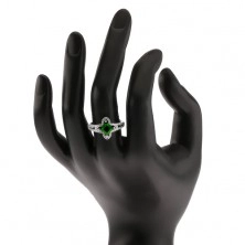 Prsten od srebra 925, koso postavljen zeleni kvadratni cirkon