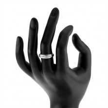 Zaručnički prsten izrađen od 925 srebra s nizom cirkona umetnutim na krakovima