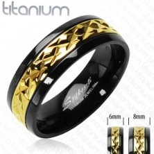 Crni prsten od titana s prugom zlatne boje i uzorkom