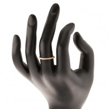 Prsten od zlata 585 - prozirni, okrugli cirkoni duž cijelog ruba, valoviti rubovi 