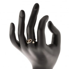 Prsten od zlata 585 - valoviti krakovi koji završavaju siluetom srca i punim srcem