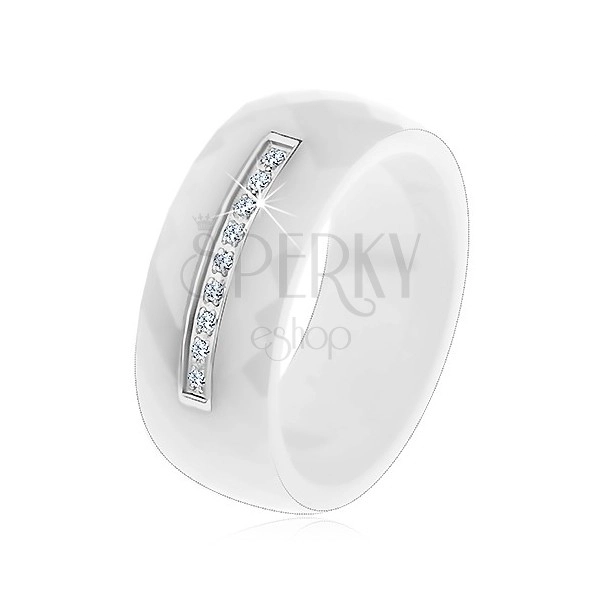 Prsten izrađen od bijele keramike s brušenom površinom, tanka čelična pruga, cirkoni
