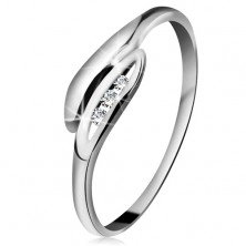 Brilijantni prsten od 14K bijelog zlata - lagano savijeni listovi, tri prozirna dijamanta