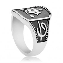 Čelični prsten, crni pravokutnik sa keltskim čvorom i tri zvijezde