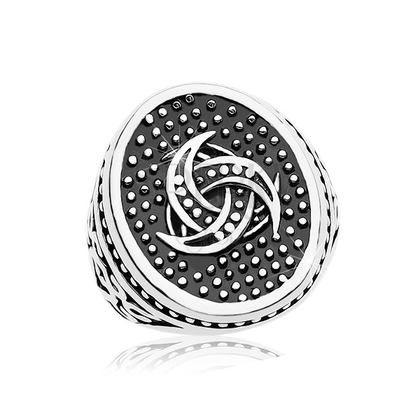 Čelični prsten, točkasti oval sa keltskim motivom, ornamenti na krakovima
