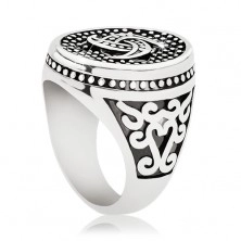 Čelični prsten, točkasti oval sa keltskim motivom, ornamenti na krakovima