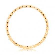 Prsten od zlata 375 - prozirni, okrugli cirkoni duž cijelog ruba, valoviti rubovi