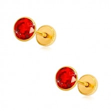 Naušnice od 585 žutog zlata - okrugli cirkon crvene boje, dugmad sa vijkom, 5 mm