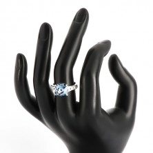 Srebrni prsten 925 - cirkon kvadrat tamno plave boje i prozirni cirkoni