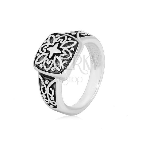 Srebrni prsten 925 - ukrasni kvadrat i izrezbareni krakovi s patinom
