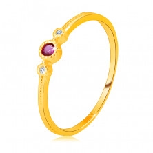 Prsten od 14K žutog zlata - crveni rubin u okviru, okrugli cirkoni, točkice