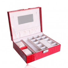 Pravokutna kutija za nakit u crvenoj boji - imitacija krokodilske kože, kopča, ključ