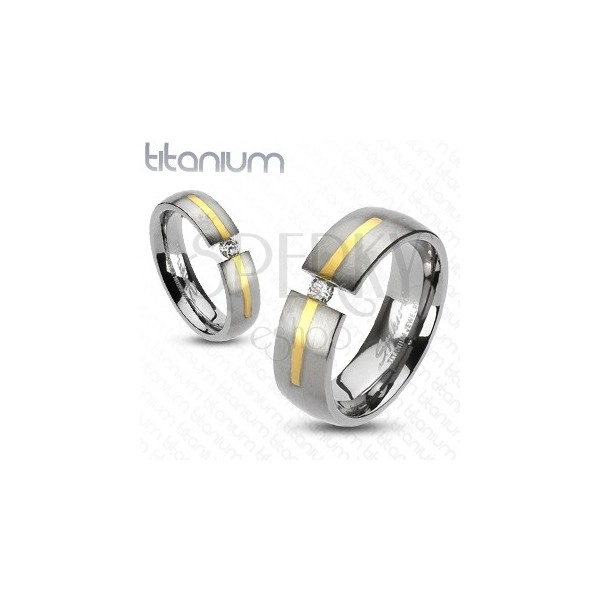 Prsten od titana u srebrnoj boji sa zlatnom prugom i cirkonom
